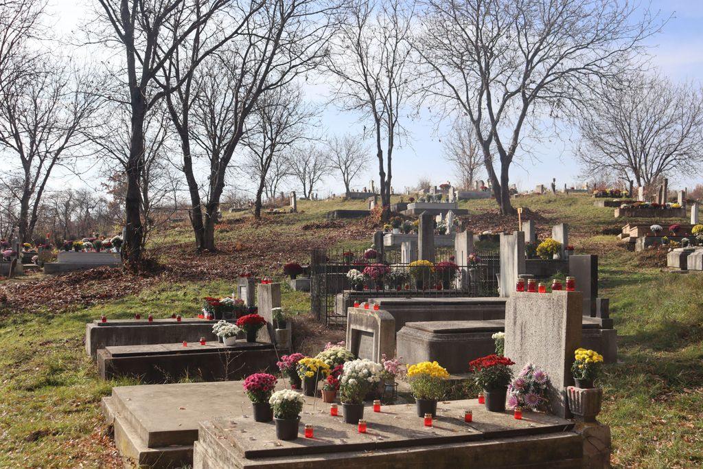 Sárpatak - Régi temető / Old Cemetery