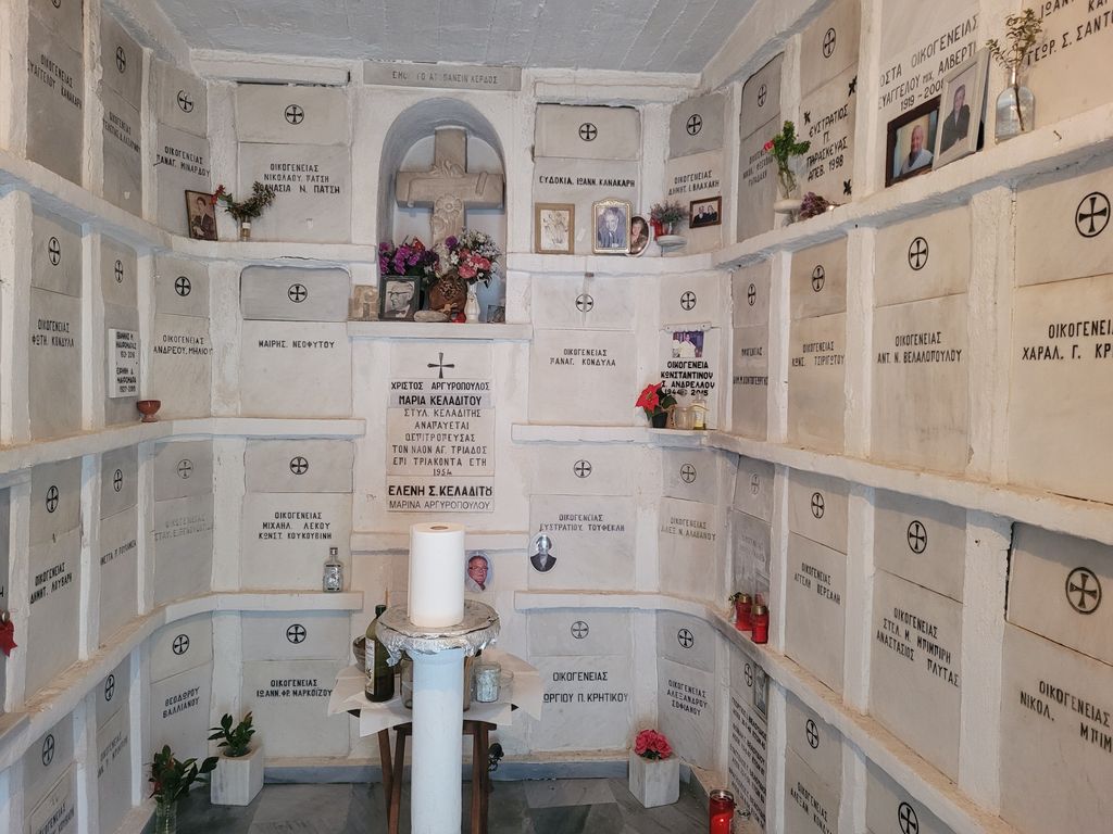Κοιμητήριο Αγίας Τριάδας - Public Cemetery of Agia Triada
