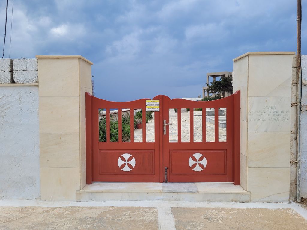 Καθολικό κοιμητήριο χώρας Τήνου - Catholic cemetery of Chora, Tinos
