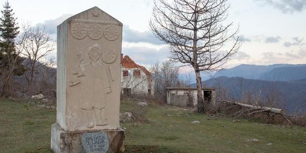 Grob posljednjeg bogumila Lazara Drljače