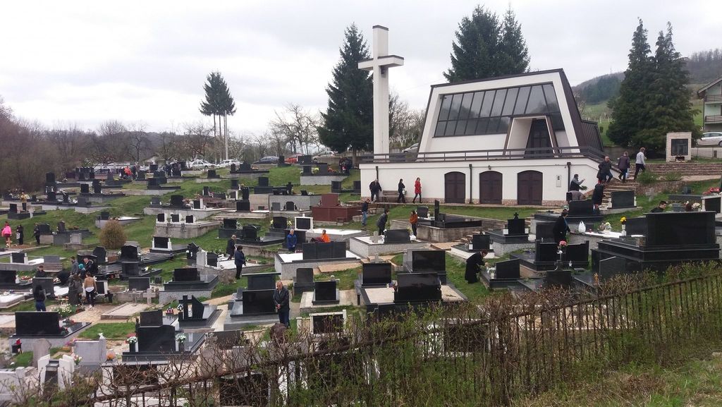 Katoličko groblje Komarda